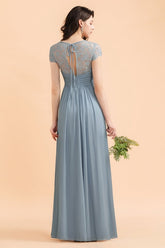 Elegante vestido de dama de honor de gasa con encaje y mangas cortas con volantes